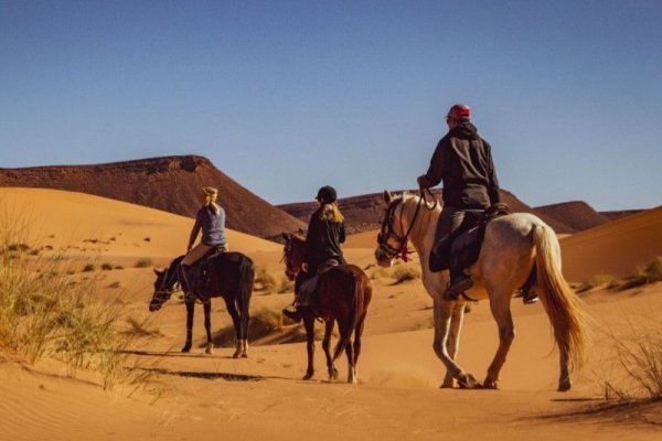 Morocco-Horses-Dunes-and-Nomads-9-600×400